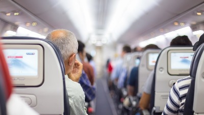 Horor tokom leta: Dete (11) umrlo u avionu