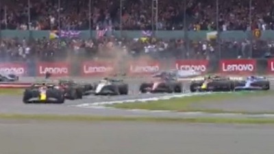 Jeziv udes u F1: Kinez iznet iz bolida na nosilima (VIDEO)