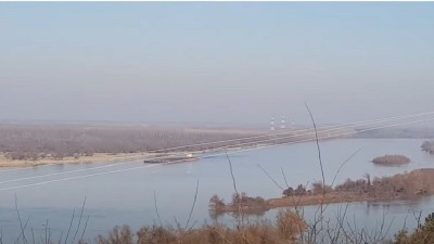 Drama na Dunavu: Brod udario u most, potonula barža