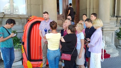 Krajnje vreme da vlast počne da radi svoj posao Krajnje vreme da vlast počne da radi svoj posao