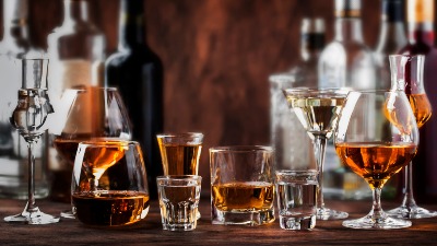 Scene sa alkoholom: Šta glumci zapravo piju?