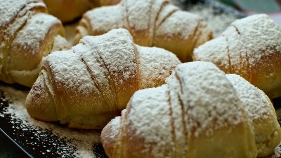 Prhke kiflice sa svinjskom mašću: Magija ukusa pravo iz bakine kuhinje