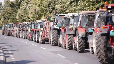Poljoprivrednici blokirali izlaz na auto-put