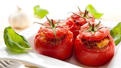 Prepoznajte da li je paradajz pun hemije - obratite pažnju na jedan deo
