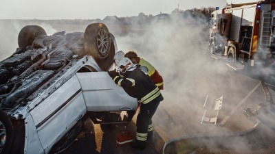 STRAVIČNA nesreća u Paraćinu: Automobil presečen na pola (VIDEO)