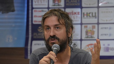 Bane Trifunović: Reka ljudi se slila u Novi Sad - nadam se da niko nije lud da krene na ovu masu Bane Trifunović: Reka ljudi se slila u Novi Sad - nadam se da niko nije lud da krene na ovu masu