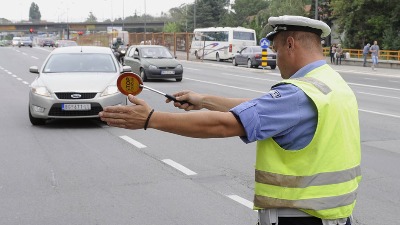 Vozači, OPREZ: Od petka novi propisi u saobraćaju