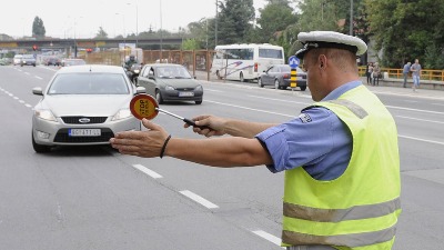 VOZAČI, OPREZ Ako uradite ovo - čeka vas KAZNA! Na meti i pešaci