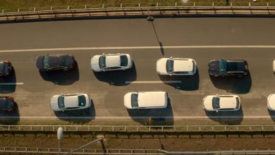 Možda su čuli Vučića da će 2021. saobraćaj biti pušten: Zašto se vozi auto-putem u izgradnji? 