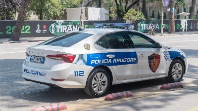 Žena (27) pokušala da skoči u reku Bojanu sa četvoro dece