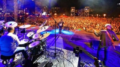 "Smak" koncert u Čačku posvetio stradalim mladićima (VIDEO)