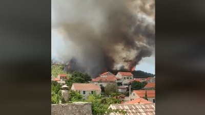 Veliki požar izbio na Hvaru: Poginula jedna osoba