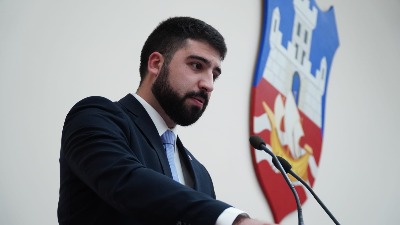 "Radovi na pijaci u Obrenovcu prekinuti, ploča iznad garaže je počela da tone"