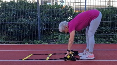 Baka ima 82 godine, a vežba kao devojka (VIDEO)