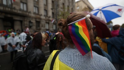 Napadnuti LGBT aktivista: Udarali su me flašama po glavi