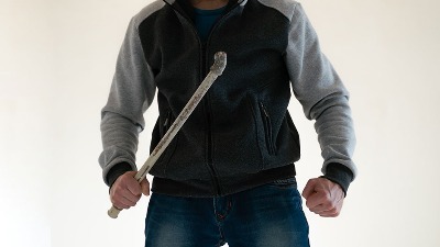 Trojica mladića metalnom palicom pretukla dečaka (15): Horor u Kraljevu