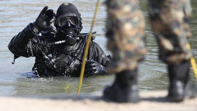 Rečna policija spasila porodicu sa bebom! Čamac nekontrolisano plutao Savom