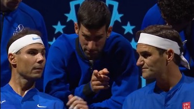 Mnogo skupa fotka: Novak deli savete Nadalu i Federeru (VIDEO)
