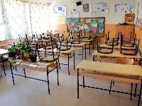 Škola prokišnjava, a zidovi puni vlage (FOTO)