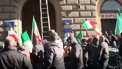 Italijani skinuli zastavu EU i postavili svoju (VIDEO)