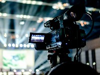 Crnogorska voditeljka napravila lapsus uživo u programu: Ceo region se drži za stomak (VIDEO)