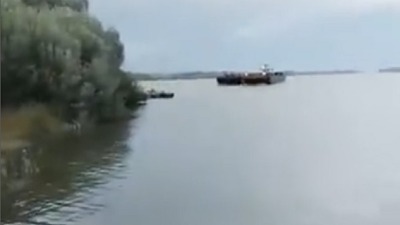 Brod izgubio kontrolu, udario u splav (VIDEO)