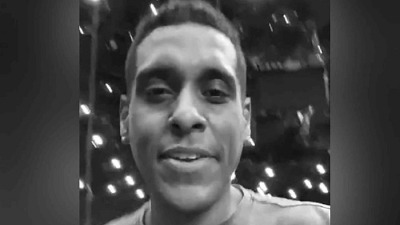 Poznati pevač umro tokom nastupa: Srušio se na bini