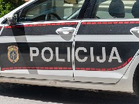 Otac vozio auto u rikverc i PREGAZIO SINA!