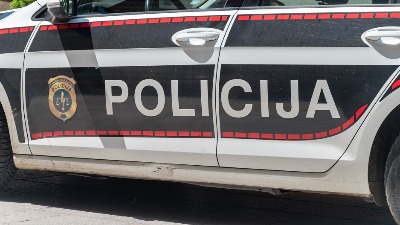 UŽAS Muškarac došao pred tuđu kuću i pretio KLANJEM!