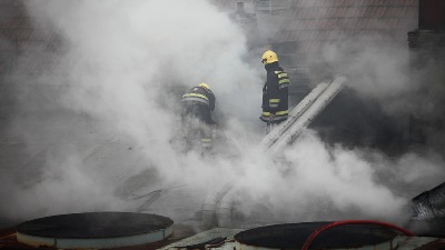 Gorela kuća u Novom Sadu: Muškarac povređen