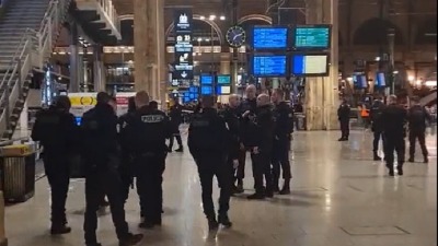 Ubadao nožem ljude u Parizu, policija ga ubila (VIDEO)