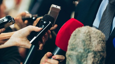 Španski list: U Srbiji zaoštreni napadi vlasti na novinare i ugrožena sloboda medija