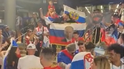 Srpski navijači privedeni u Melburnu zbog Putina (VIDEO)