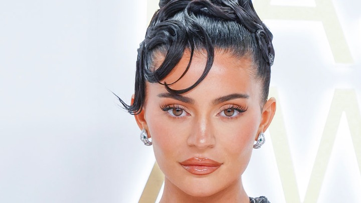 Grudi samo što ne ispadnu: Kajli BACILA MUŠKARCE u trans (FOTO) 