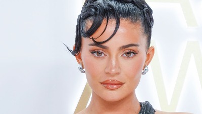 Haos zbog luksuza: Kajli Džener RAZBESNELA internet zbog bizarne ogrlice mačke (FOTO)