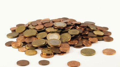 Stavite 3 novčića na ovo mesto i PARE ĆE PLJUŠTATI u vašu kuću