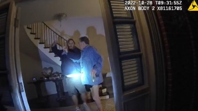 Objavljen snimak napada na muža Nensi Pelosi (VIDEO)