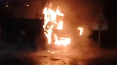 Izgoreo autobus na auto-putu Niš - Leskovac (VIDEO)