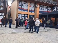Protest u Mitrovici ispred sedišta SNS i Srpske liste