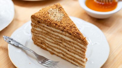 Po bakinom receptu: Svi tvrde da je ovo ubedljivo najbolja krema za torte (VIDEO) 