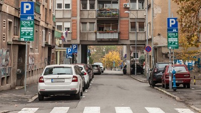 Užas na Zvezdari: Četvorica pretukla oca i sina zbog parkinga