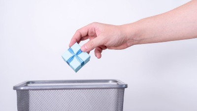 Pokloni koje treba baciti, važno je od koga su