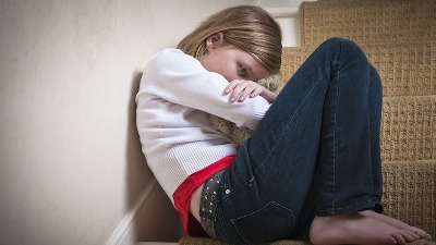 Horor u BG: Čovek devojčice od 11 i 9 godina grlio i pitao za s**s