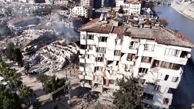 Čudo 13. dana posle potresa: Iz ruševina izvučeno troje ljudi, među njima i dete