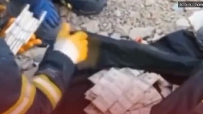 Vatrogasci našli u ruševinama 2 miliona dolara (VIDEO)