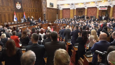 SNS-ovci tri minuta stajali i aplaudirali Vučiću
