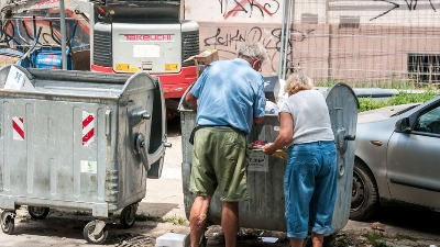 BEZ SOCIJALNE POMOĆI Svaka treća osoba - materijalno ugrožena