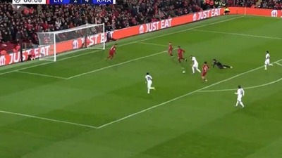 Real od 0:2 do 5:2: Vinisijus i Benzema razbili Liverpul! (VIDEO) Real od 0:2 do 5:2: Vinisijus i Benzema razbili Liverpul! (VIDEO)