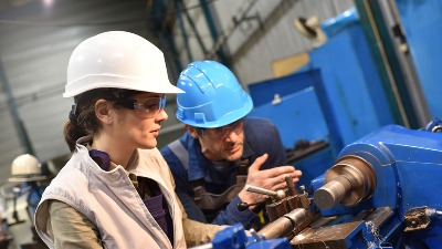 Nacrt zakona o radnoj praksi: MLADIMA SE NUDI ULOGA ROBOVA