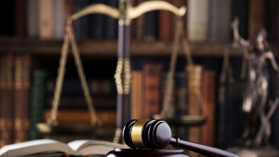 Advokatu doživotna kazna: Ubio ženu i sina